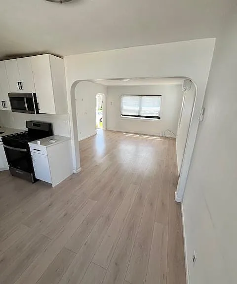 345 Walton St — Photo 23