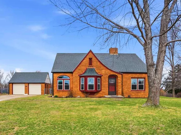 511 Highway 6 Trl, South Amana, IA 52334