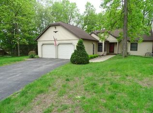 3450 Daren Dr, Freeport, IL 61032