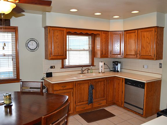 2nd image of 17916 Glen Oak Ave