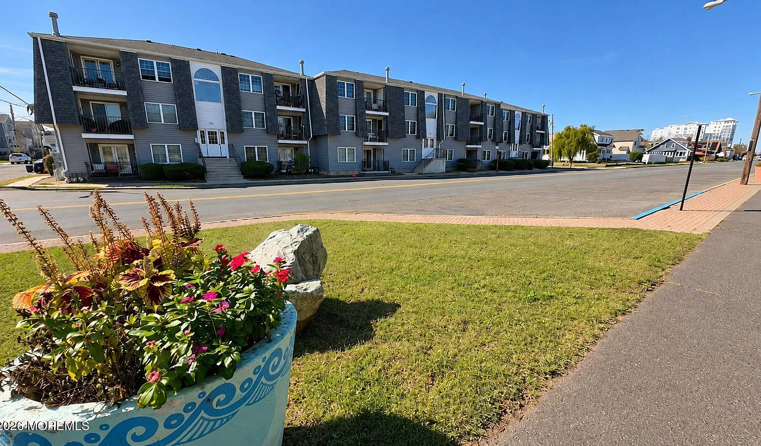 1 bed, 800 sqft, $2,100 — Photo 1