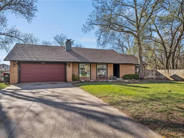 1925 Woodside Cir, Edmond, OK 73013
