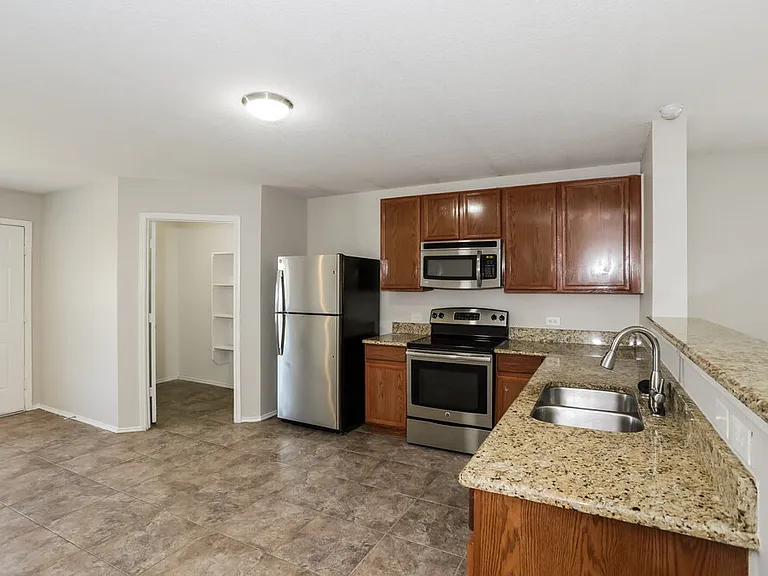 1520 Castle Ridge Rd — Photo 7
