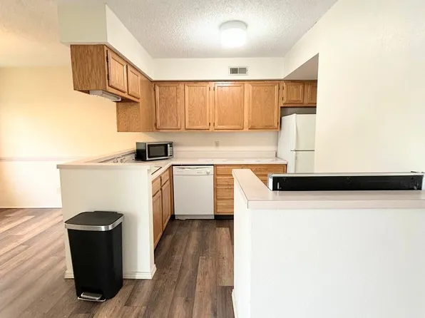 Coventry 1712, 1712 E 24th Ave APT 6, Hutchinson, KS 67502