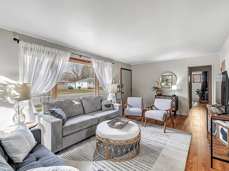 1420 Langlade Ave — Photo 3