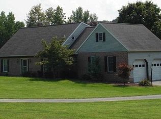 6335 Straw Acres Rd, Spring Grove, PA 17362