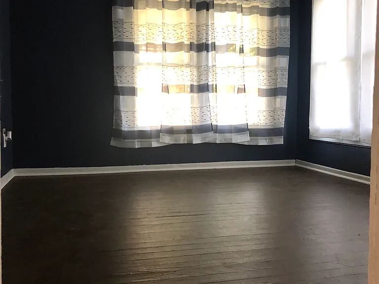 1052 W Jones St — Photo 6