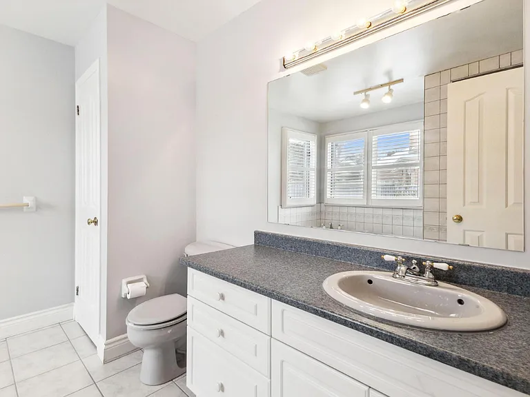 75 Sunnyside Dr — Photo 13