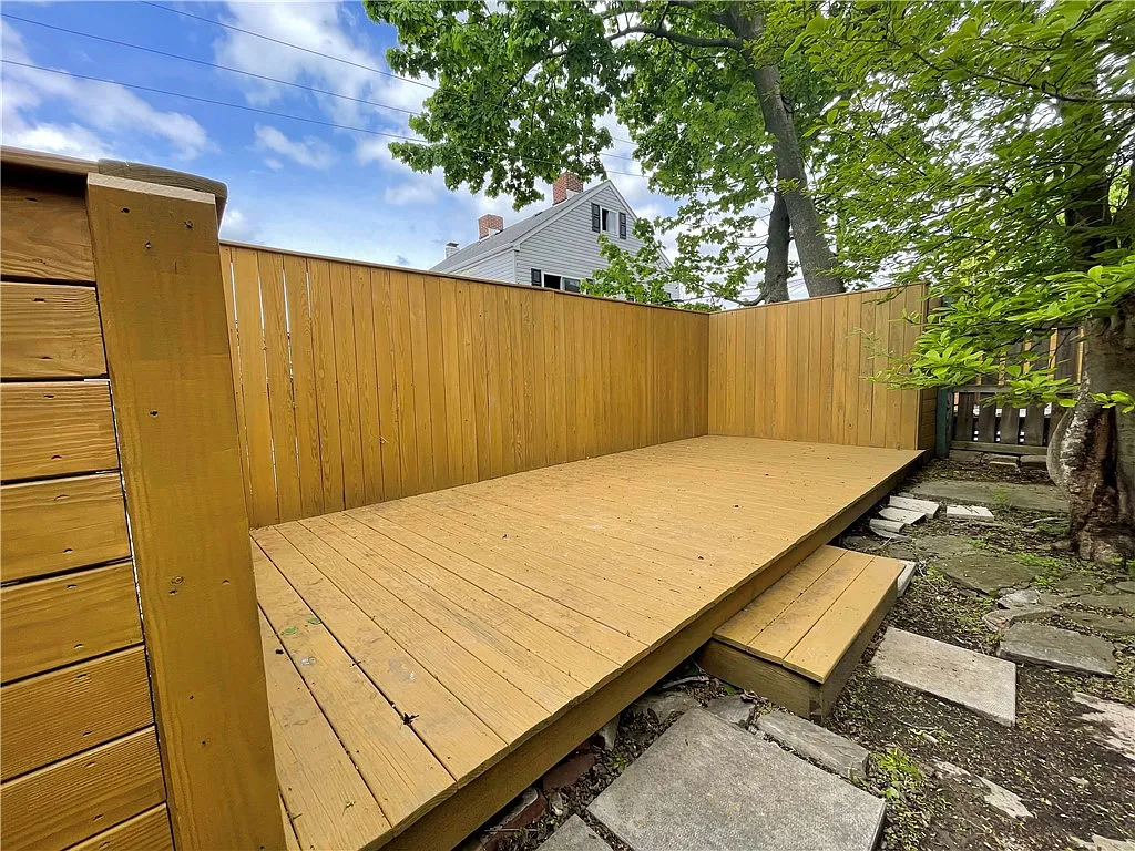 3 bed, 1.5 bath, 2000 sqft, $1,750 — Photo 2