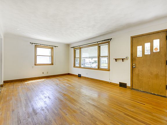 5th image of 1084 Kingsford St