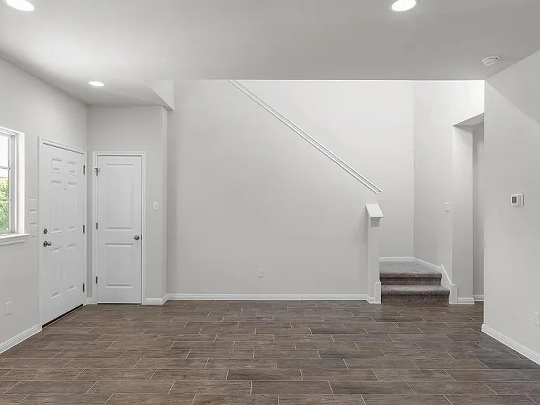 1725 Lakota Ln — Photo 3