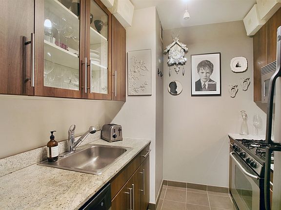 2nd image of 82 Beaver St APT 802