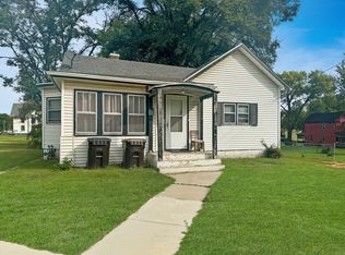 611 S Adams Ave, Freeport, IL 61032
