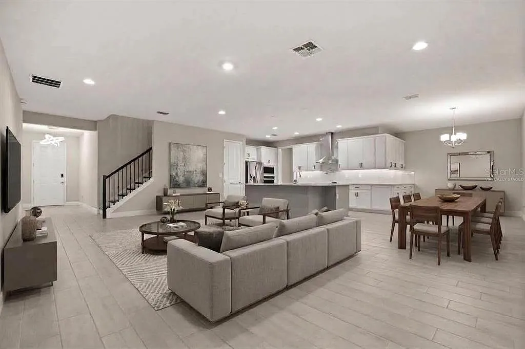 5 bed, 4.5 bath, 4291 sqft, $4,000 — Photo 3