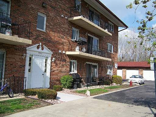 1st image of 9420 S Greenbriar Dr #2D
