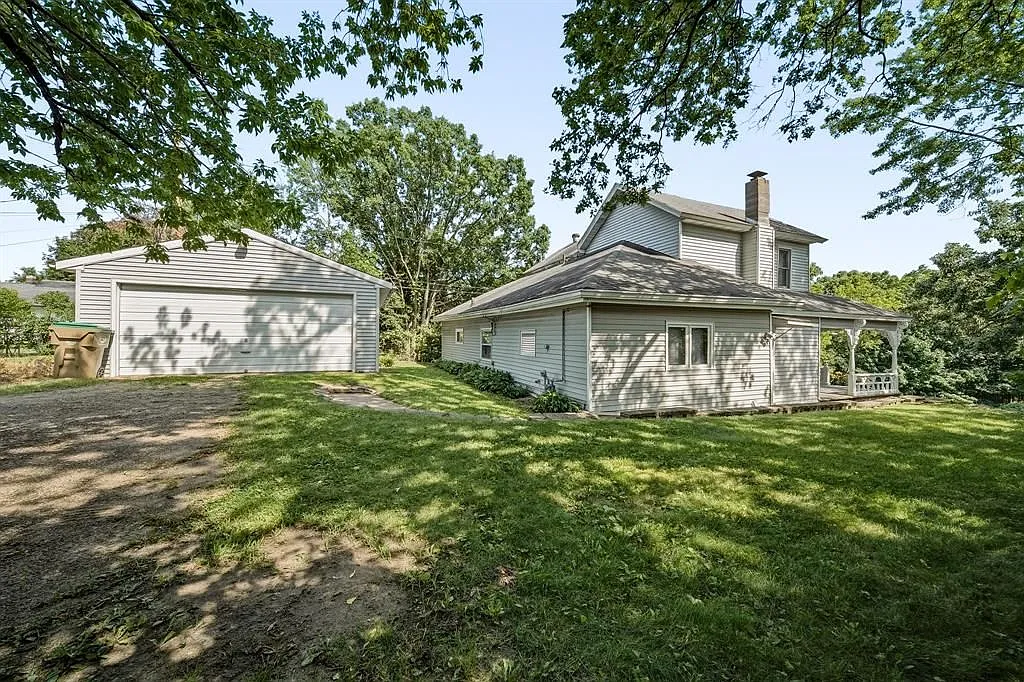 126 W Cedar St — Photo 2