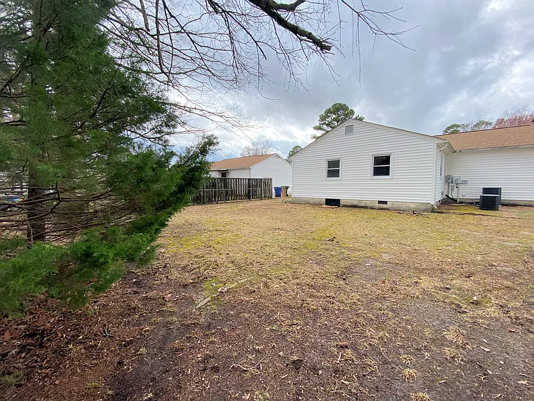 218 Mona Dr — Photo 46
