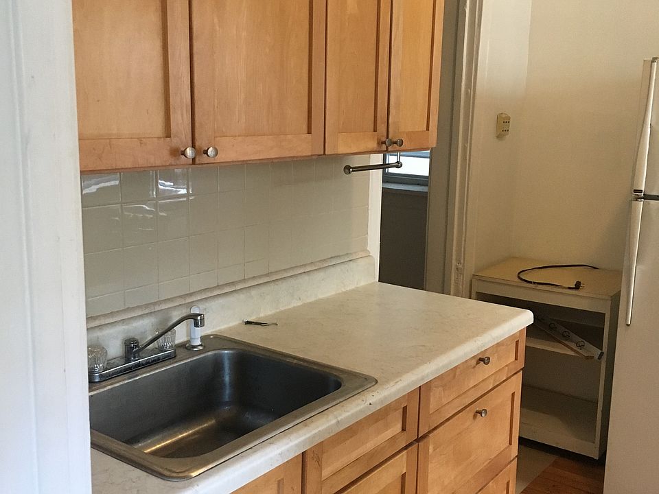 1st image of 1222 W Leland Ave APT 2