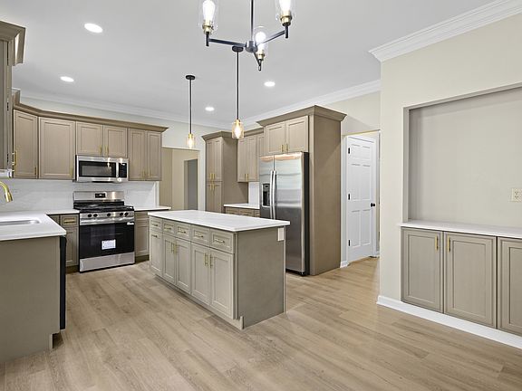 3rd image of 10414 Country Ln