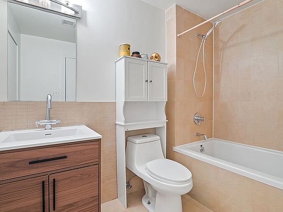 5th image of 57 Maspeth Ave Unit 4C