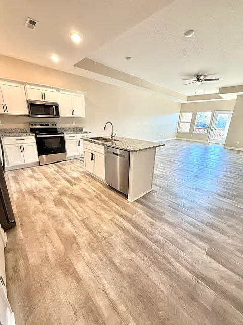 3 bed, 1450 sqft, $1,700 — Photo 4