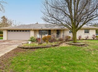 8181 S Woodridge Dr, Oak Creek, WI 53154