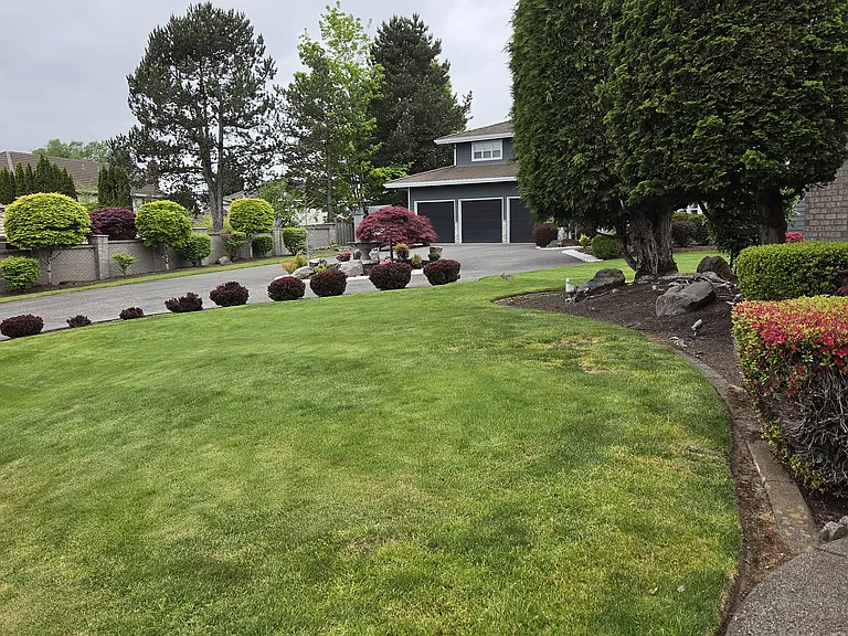 1702 NW Gregory Dr — Photo 2