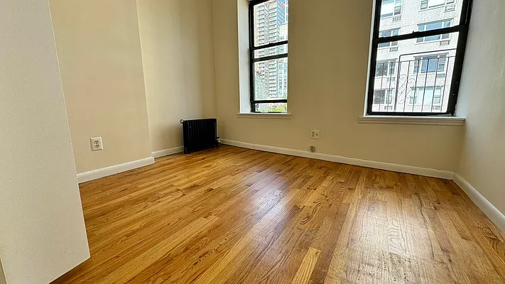 Rented by HOLTON REAL ESTATE INC. | media 20