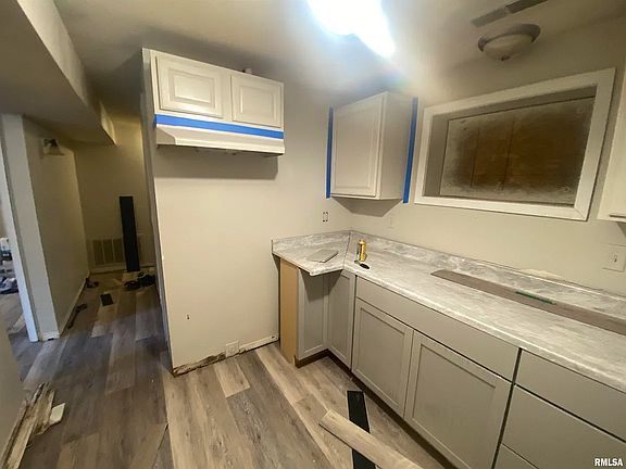 4th image of 2127 E Lawrence Ave