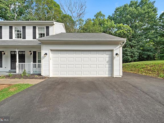 3rd image of 6112 Hillview Ct