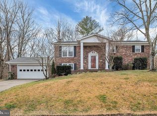 203 Country Club Dr SW, Leesburg, VA 20175