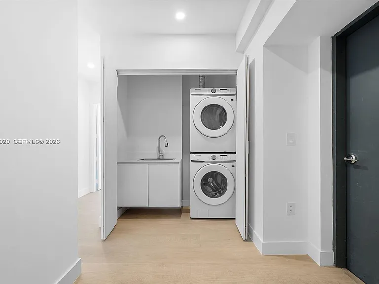 700 NE 24th St #Penthouse 6005 — Photo 27