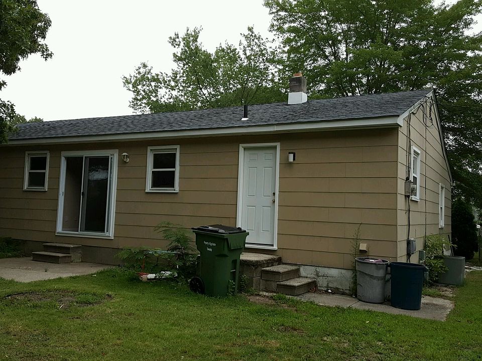 2nd image of 7 Evergreen Ave