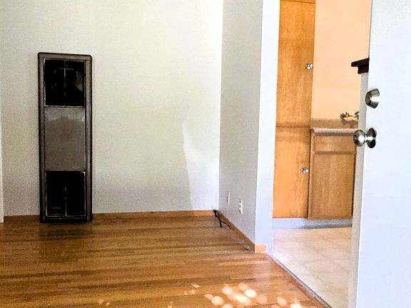 4th image of 757 Jefferson St APT 2