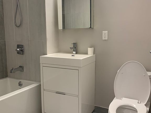 4th image of 232 E 18th St #5C