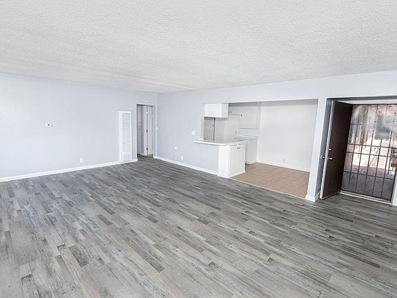 5th image of 12633 S Figueroa St