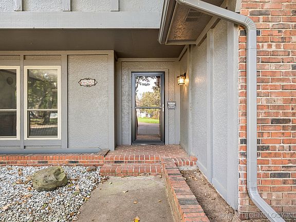 4th image of 527 Pioneer Rd