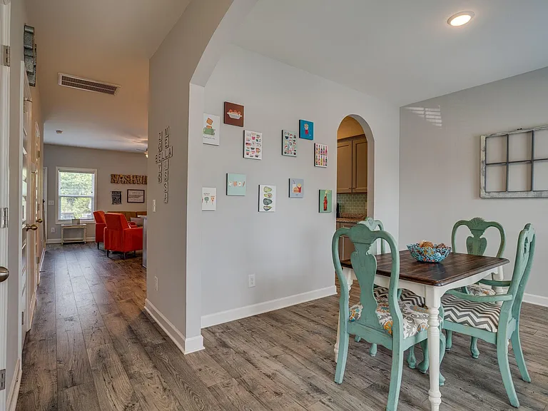 248 Mansfield Dr — Photo 4