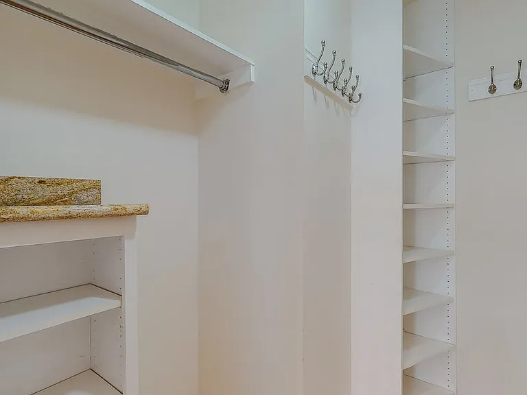1011 N La Jolla Ave — Photo 16
