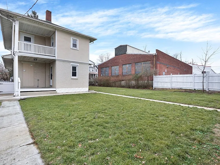 1029 W Locust St — Photo 15