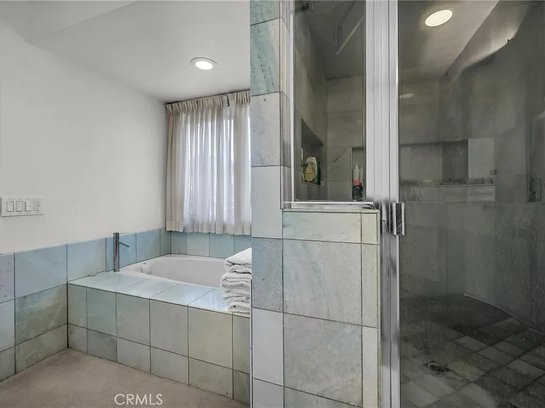 18423 Linnet St — Photo 31