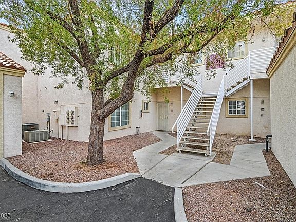 5th image of 1900 N Torrey Pines Dr Unit 112