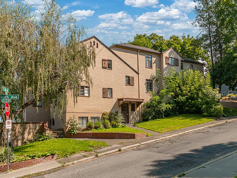 Vista Court — Photo 13