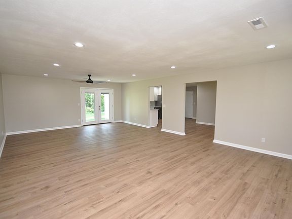 2nd image of 358 Powell St