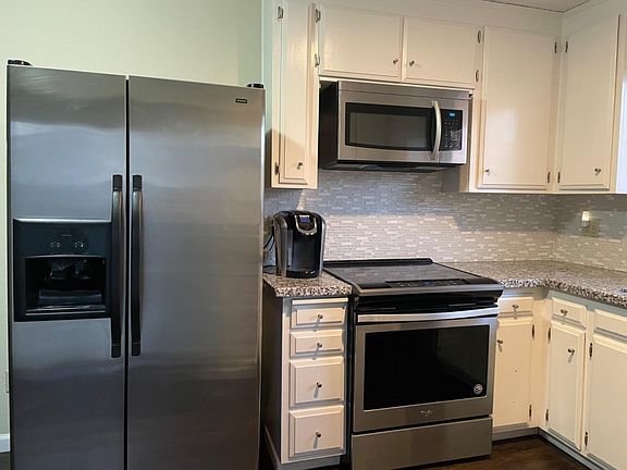 3rd image of 719 E Robinhood Dr