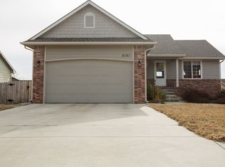 5121 Shadowridge Dr, Manhattan, KS 66503