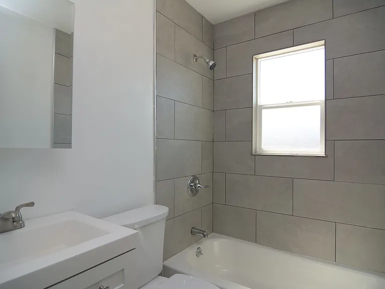 2552 E Silver St — Photo 9