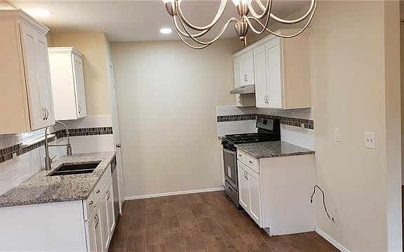 4th image of 1304 Green Downs Dr