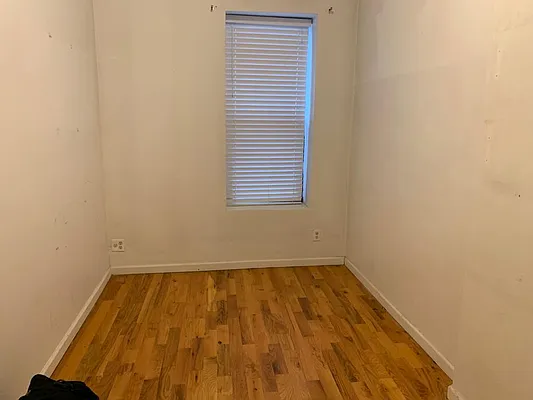 Rented by Premier Metro Realty Corp | media 23