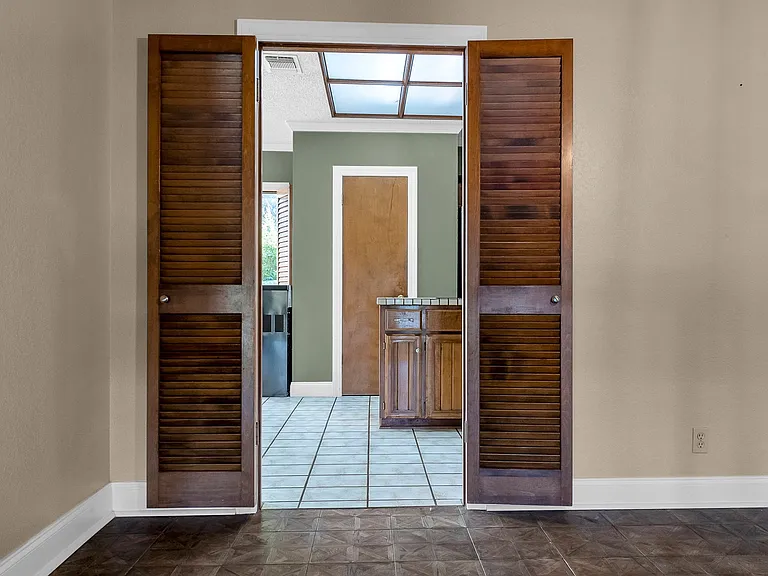 306 Country Wood Dr — Photo 16